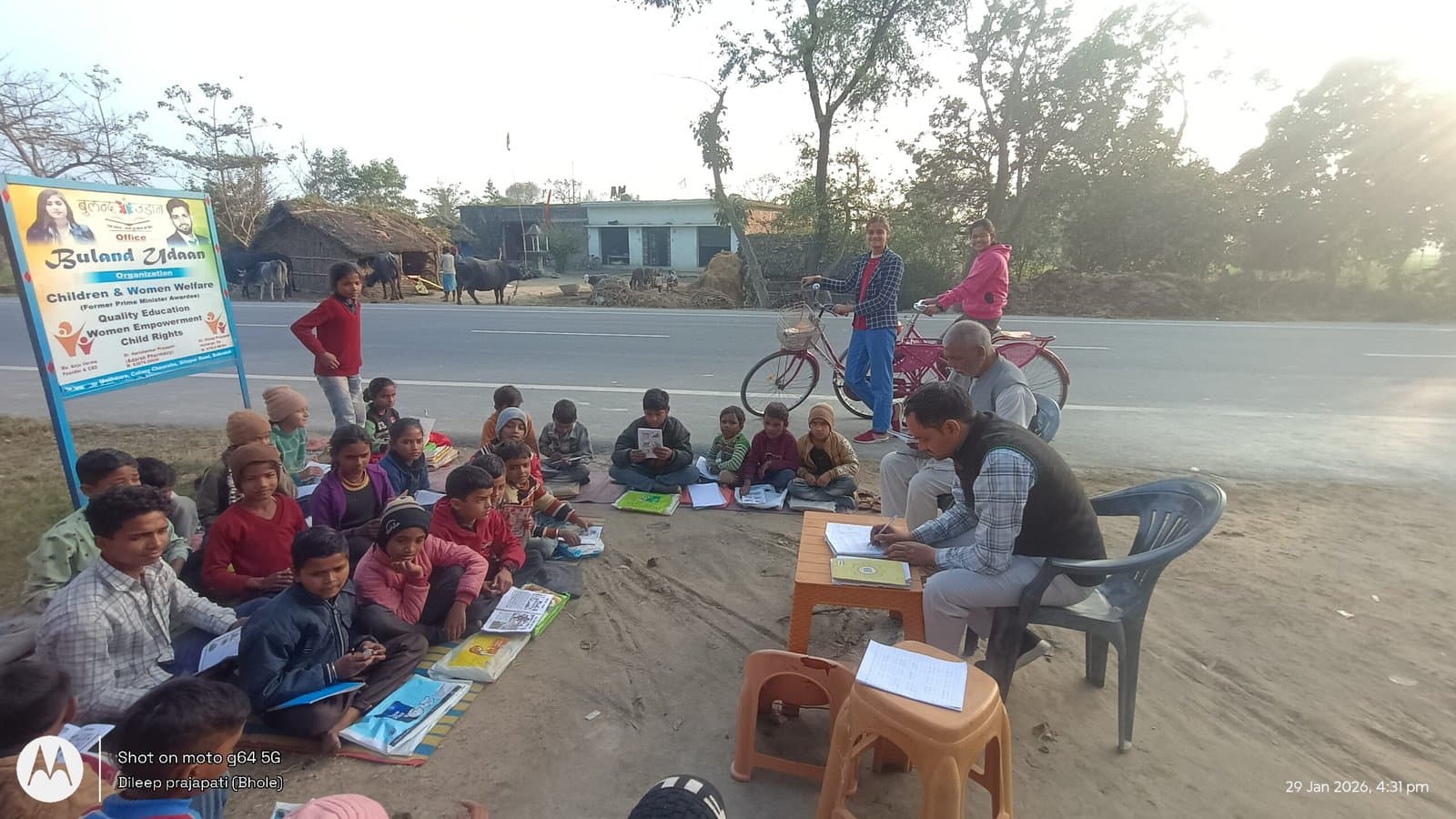 Children studying on mats at the roadside Pathshala classroom in Bahraich