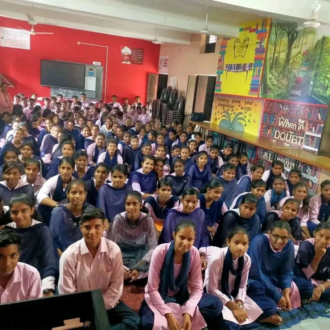 A large group of school students gathered together during a Buland Udaan session in their school library